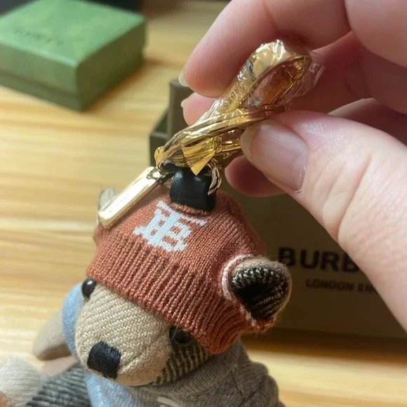 BURBERRY Bear 🐻 keychain purse charm in hat and sweater - Picture 4 of 7